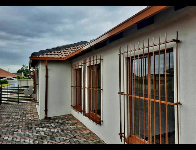 3 BEDROOM HOUSE FOR SALE IN THE ORCHARDS